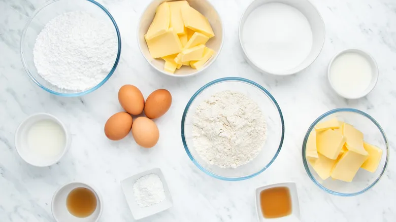 Receta de Pastel de Vainilla en Bandeja: Un Bizcocho Húmedo y Esponjoso Perfecto para Toda Ocasión