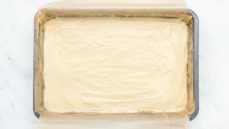 Receta de Pastel de Vainilla en Bandeja: Un Bizcocho Húmedo y Esponjoso Perfecto para Toda Ocasión