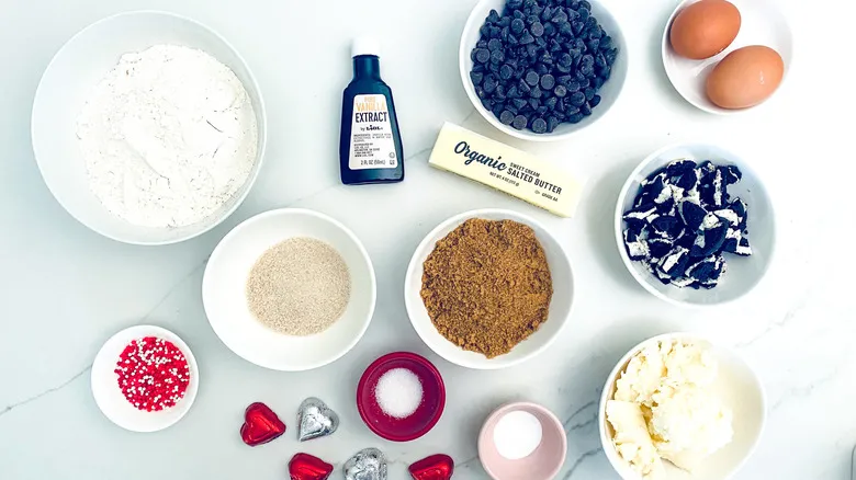 El Secreto del Pastel de Galleta Gigante Perfecto: Receta Clásica con Chispas y Oreo