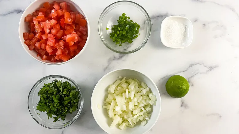 Receta de Pico de Gallo Casero con Chile Serrano: Frescura y Sabor Inigualables
