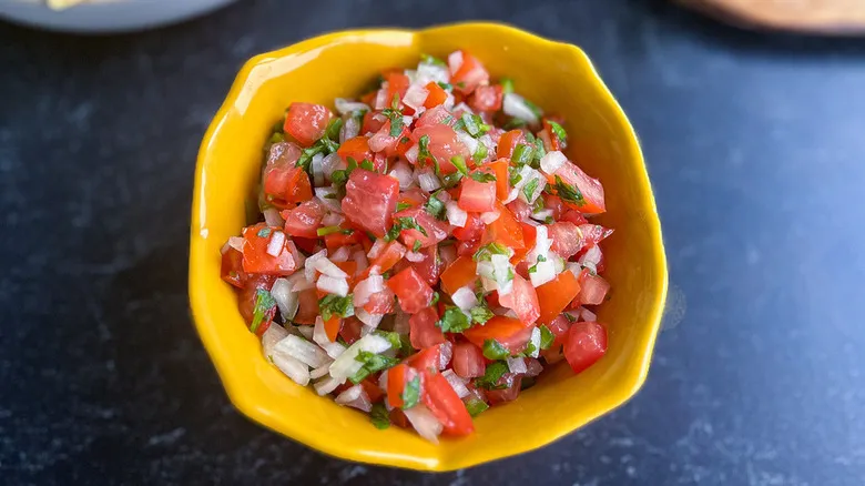 Receta de Pico de Gallo Casero con Chile Serrano: Frescura y Sabor Inigualables