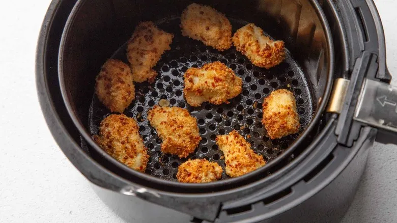 Receta de Pollo Popcorn Casero Crujiente: Preparación Fácil en Freidora de Aire