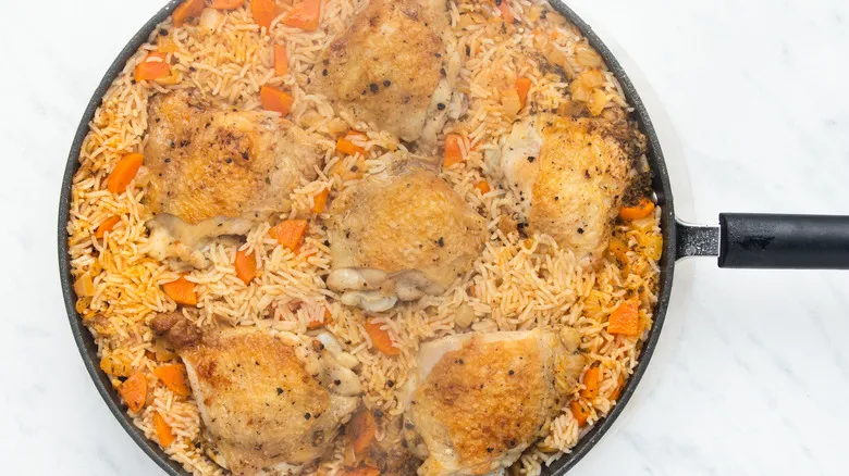 Receta de Pollo y Arroz en Una Olla: Comida Completa y Sencilla para la Semana