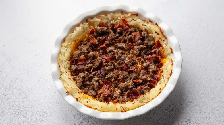 Receta de Quiche de Desayuno con Costra de Hash Browns: El Plato Crujiente para Cualquier Ocasión