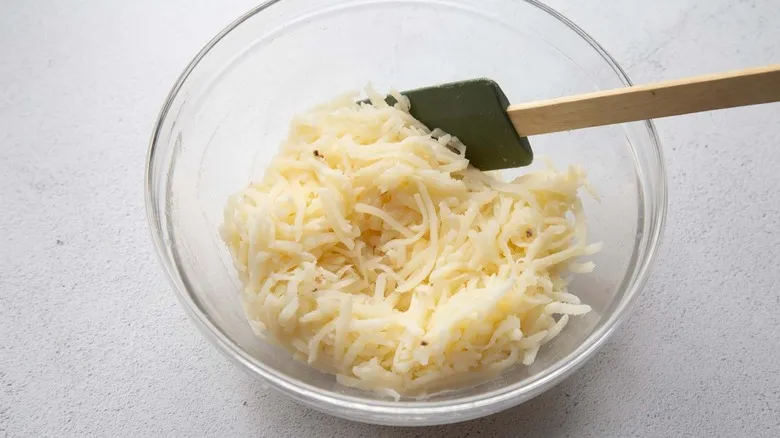 Receta de Quiche de Desayuno con Costra de Hash Browns: El Plato Crujiente para Cualquier Ocasión