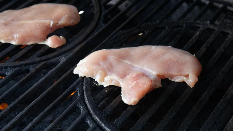 Receta de Sándwich de Pollo a la Parrilla al Estilo César: La Evolución de un Clásico