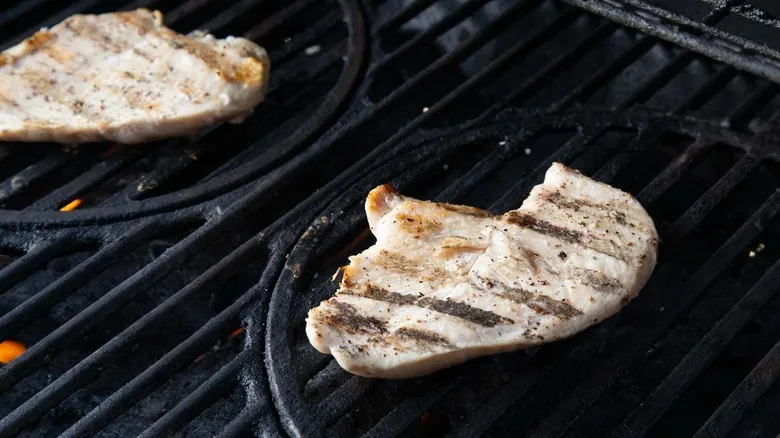 Receta de Sándwich de Pollo a la Parrilla al Estilo César: La Evolución de un Clásico