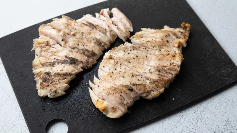 Receta de Sándwich de Pollo a la Parrilla al Estilo César: La Evolución de un Clásico