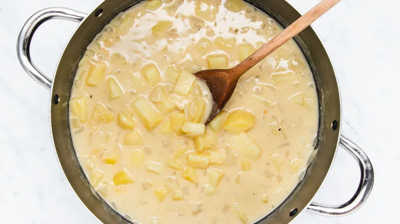 Receta de Sopa de Papas Cremosa: Un Clásico Reconfortante para el Alma