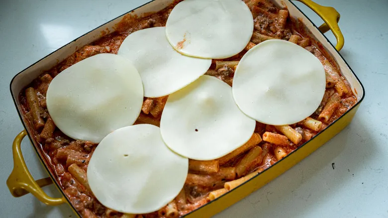 Receta de Ziti Horneado con Tres Quesos: El Plato de Pasta Gratinado Favorito de tu Familia