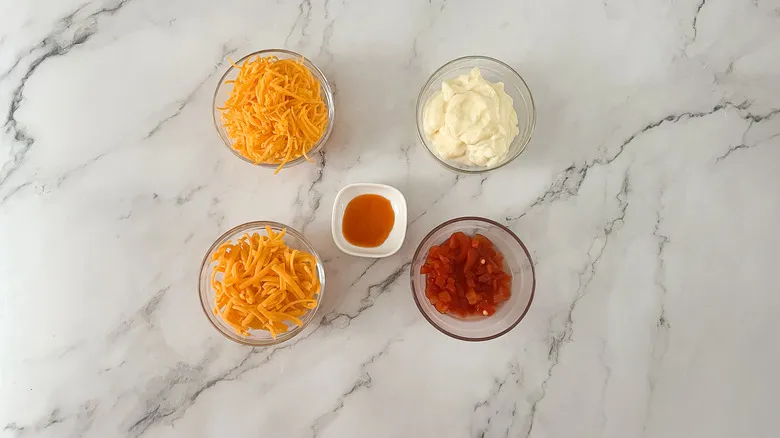 Receta Definitiva: Cómo Preparar el Mejor Dip de Queso Pimiento para Cualquier Ocasión