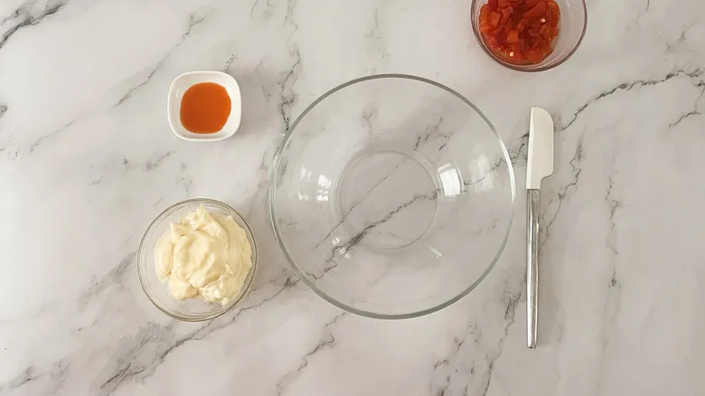 Receta Definitiva: Cómo Preparar el Mejor Dip de Queso Pimiento para Cualquier Ocasión