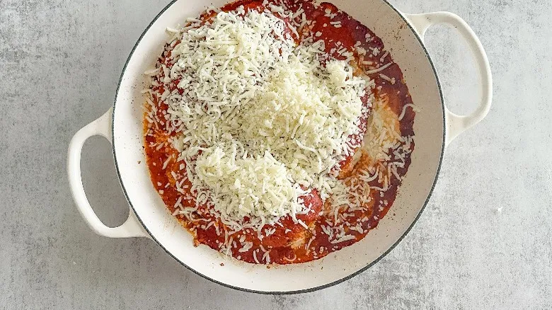 Receta Definitiva de Pollo Parmesano Relleno: Un Clásico Confortable Elevado