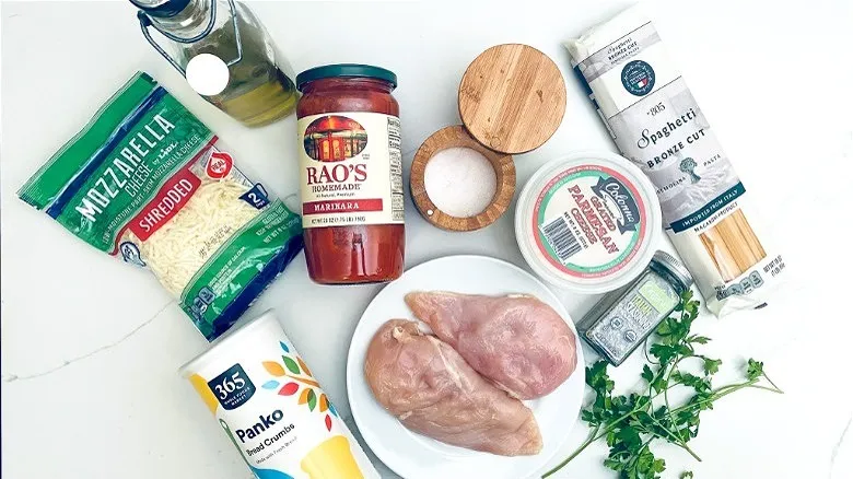 Receta Fácil: Cacerola de Espagueti con Pollo al Parmesano – Comida Reconfortante