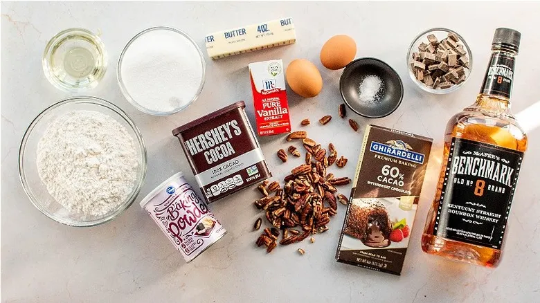 Receta Perfecta de Brownies Fudgy con Bourbon y Nueces Pecan: Un Clásico Irresistible