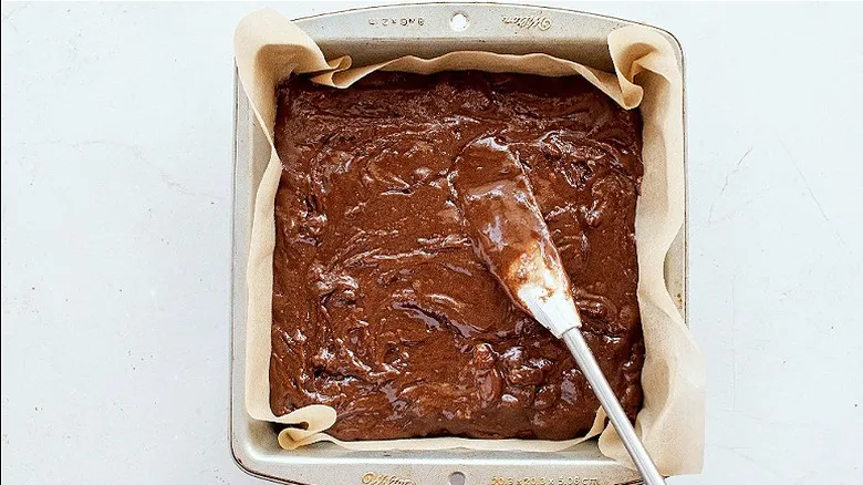 Receta Perfecta de Brownies Fudgy con Bourbon y Nueces Pecan: Un Clásico Irresistible