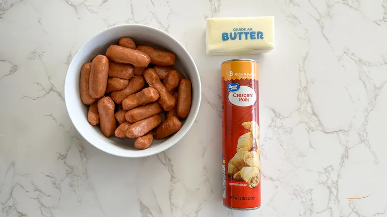 Salchichas Envueltas: La Receta Clásica de 3 Ingredientes para Saborear la Infancia