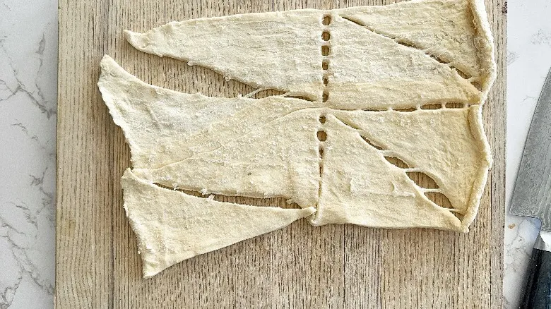 Salchichas Envueltas: La Receta Clásica de 3 Ingredientes para Saborear la Infancia