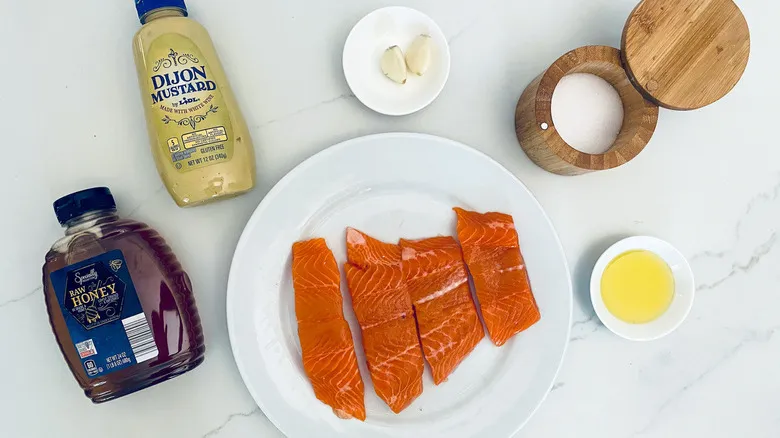 Salmón a la Plancha con Miel y Mostaza: Receta Rápida de 5 Ingredientes para una Comida Saludable