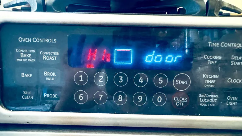 Salmón con Salsa Fresca de Pepino y Limón: Una Receta Saludable y Fácil para Cualquier Ocasión