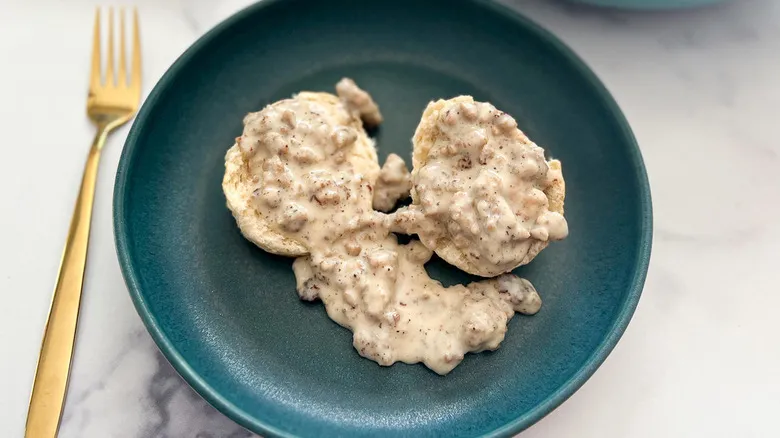 Salsa de Salchicha en Un Sartén: Receta Clásica y Fácil para un Desayuno Reconfortante