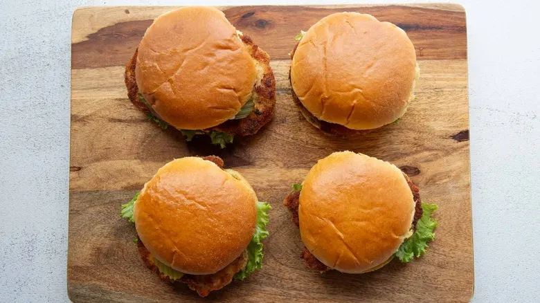 Sándwich de Chuleta de Cerdo Frita Clásico: Receta Fácil y Jugosa para Deleitarte