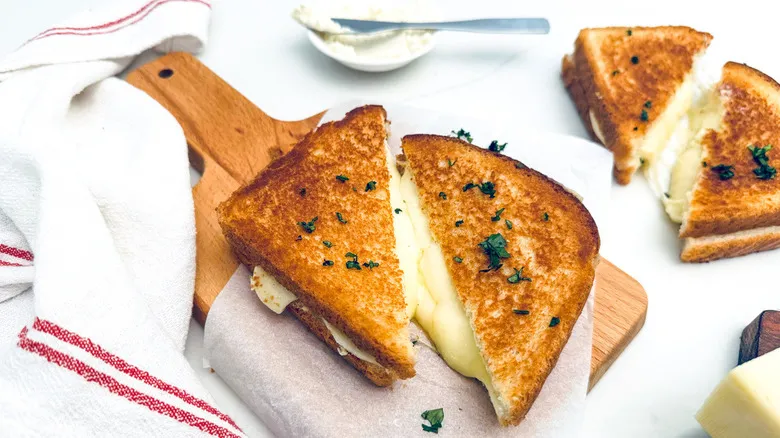 Sándwich de Queso a la Parrilla con Fontina: La Receta Definitiva Inspirada en Panera
