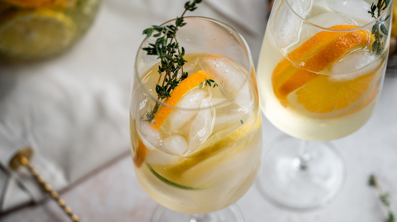 Sangría Blanca Cítrica: La Receta Definitiva para Deleitar Tus Sentidos