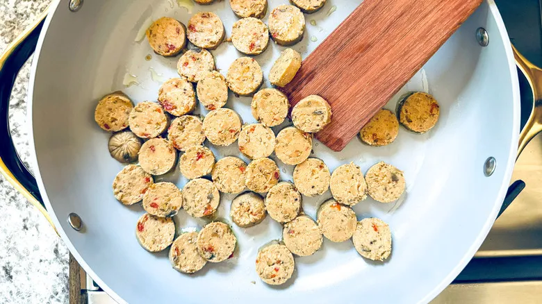 Skillet de Repollo y Salchicha: Receta Fácil y Rápida para Comidas Caseras