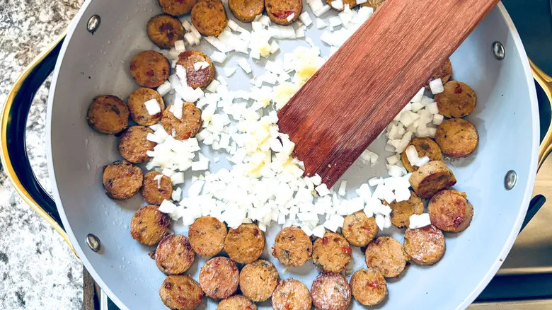 Skillet de Repollo y Salchicha: Receta Fácil y Rápida para Comidas Caseras