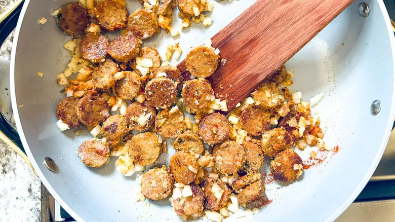 Skillet de Repollo y Salchicha: Receta Fácil y Rápida para Comidas Caseras