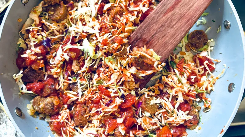 Skillet de Repollo y Salchicha: Receta Fácil y Rápida para Comidas Caseras