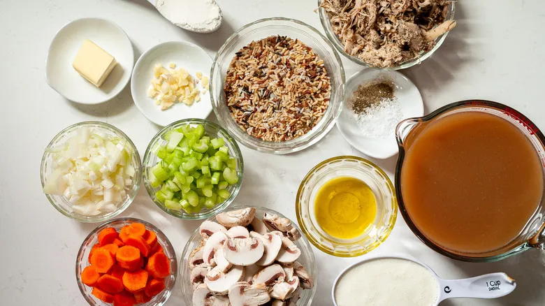 Sopa Cremosa de Pollo y Arroz Salvaje: Una Receta Reconfortante para el Alma