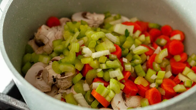 Sopa Cremosa de Pollo y Arroz Salvaje: Una Receta Reconfortante para el Alma