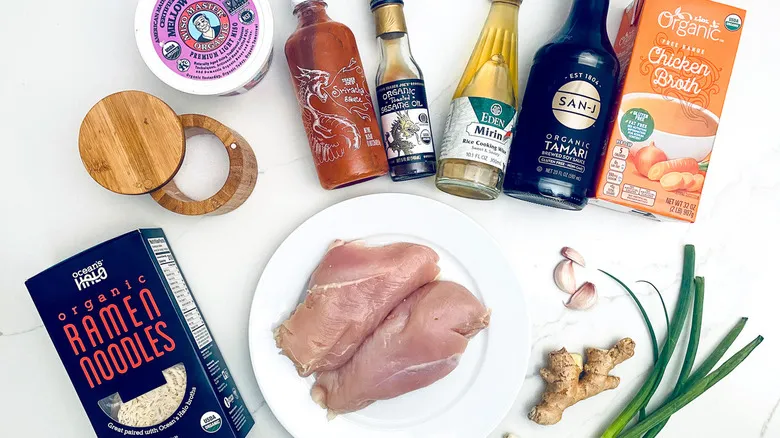 Sopa de Fideos con Pollo y Jengibre Picante: El Confort Esencial para tu Bienestar