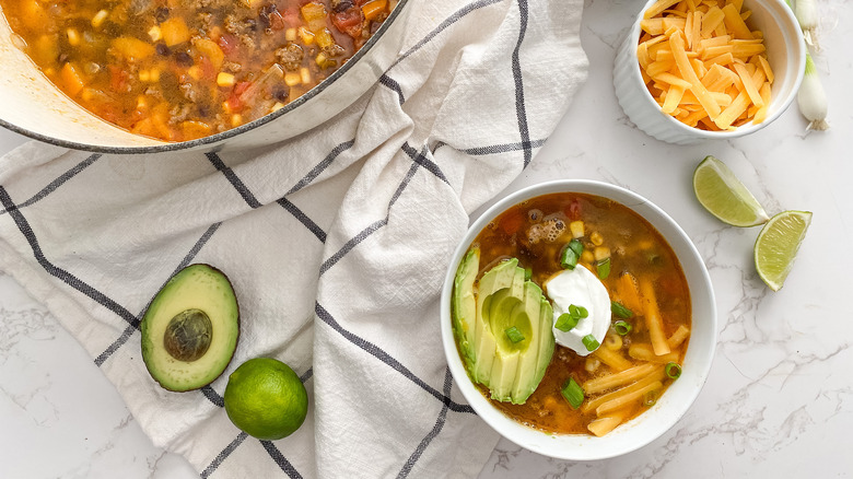 Sopa de Tacos Casera: Receta Fácil en Una Sola Olla para Cenas Rápidas