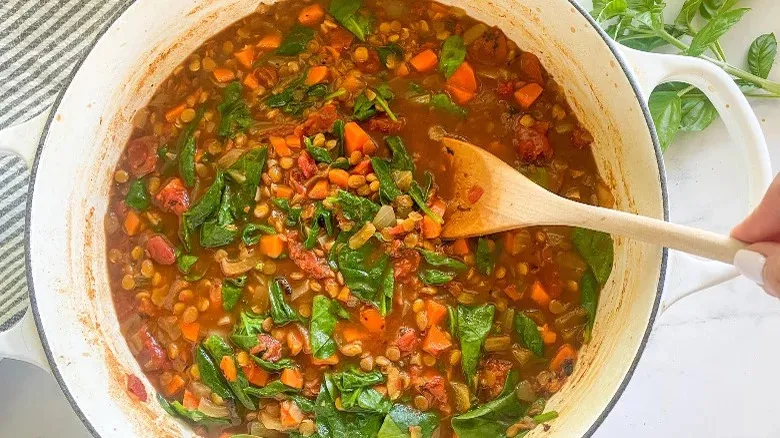 Sopas Caseras Esenciales: Calidez y Sabor para Cualquier Momento del Año