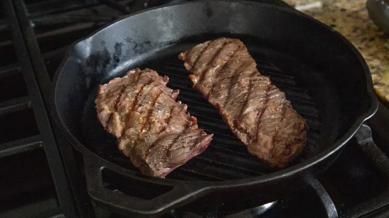 Steak Alfredo Clásico y Cremoso: La Receta Definitiva sin Crema Añadida
