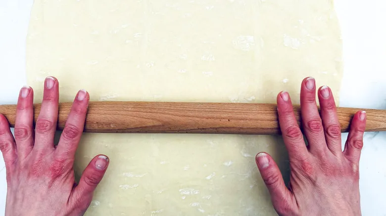 Tartaletas de Hojaldre con Espinaca y Tres Quesos: Receta Fácil para Impresionar