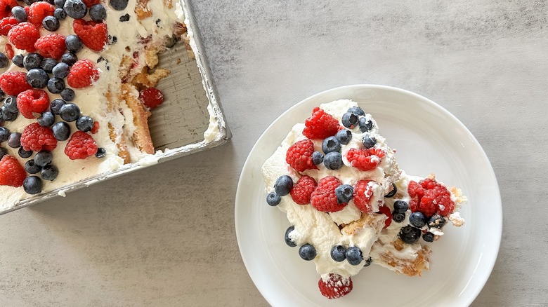 Tiramisú de Frutos Rojos: Receta Clásica con un Toque Fresco y Elegante