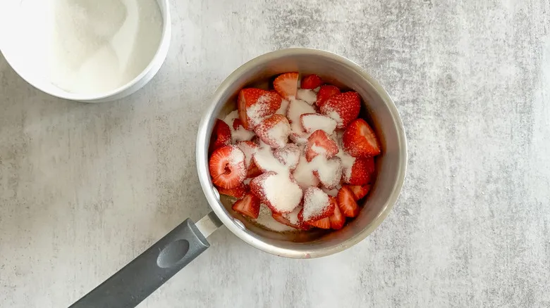 Tiramisú de Frutos Rojos: Receta Clásica con un Toque Fresco y Elegante