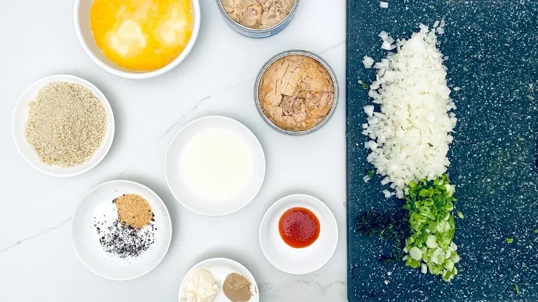 Tortitas de Atún Fritas con Mayonesa Sriracha: Receta Fácil y Rápida para Deleitar tu Paladar